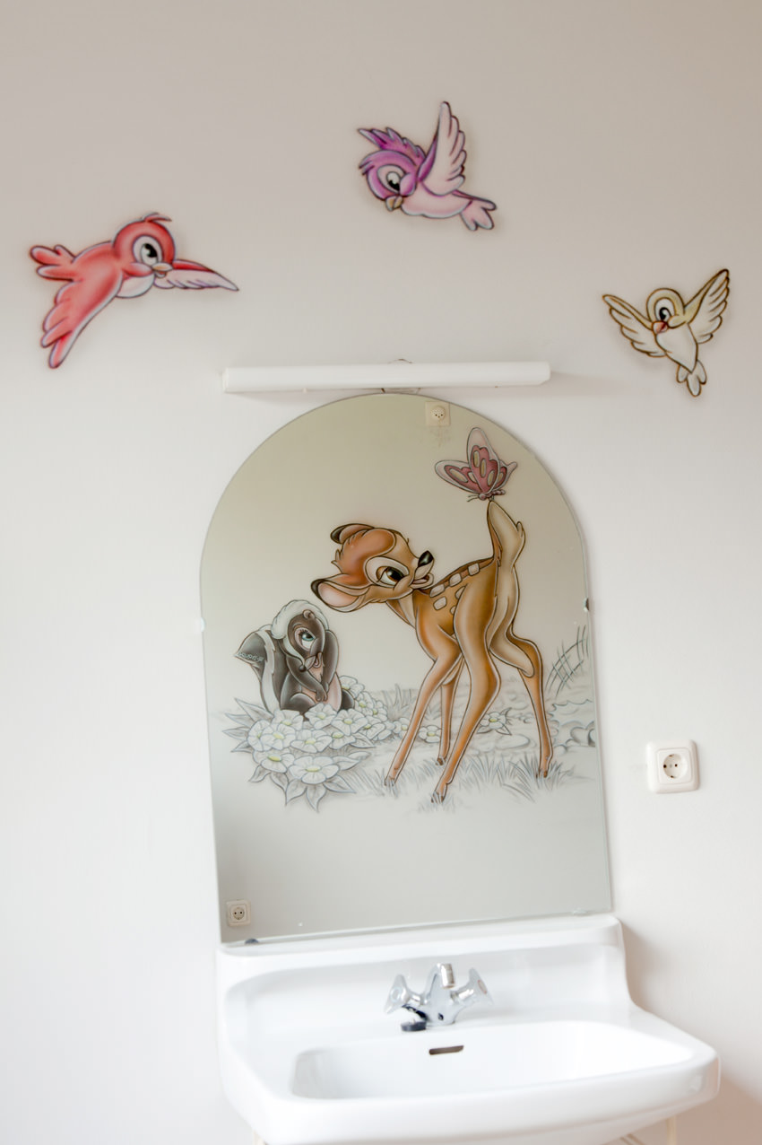 Airbrush muurschildering Bambi met vriendjes vogeltjes in babykamer