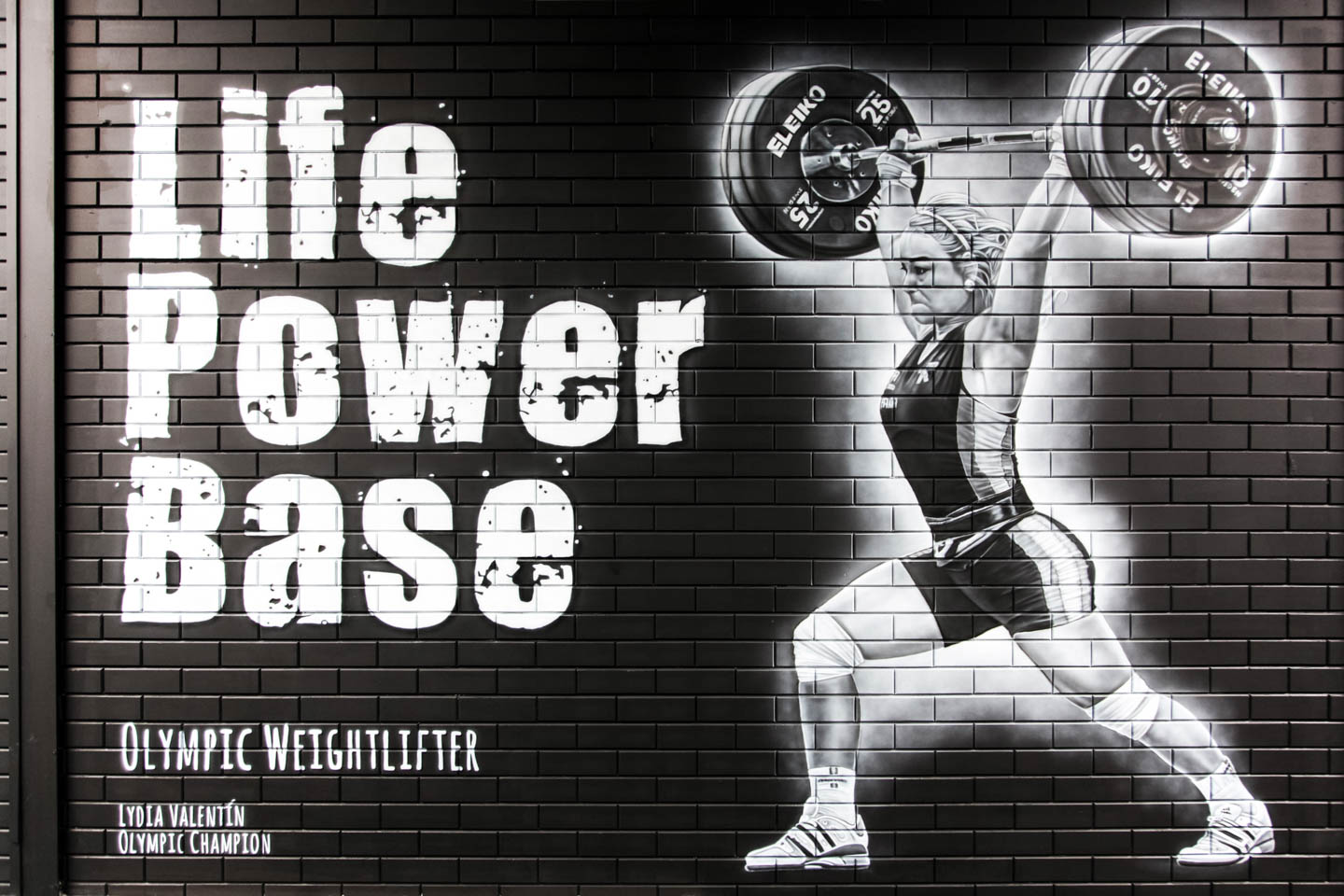 muurschildering Life Power Base, Olympic weightlifter Lydia Valentin