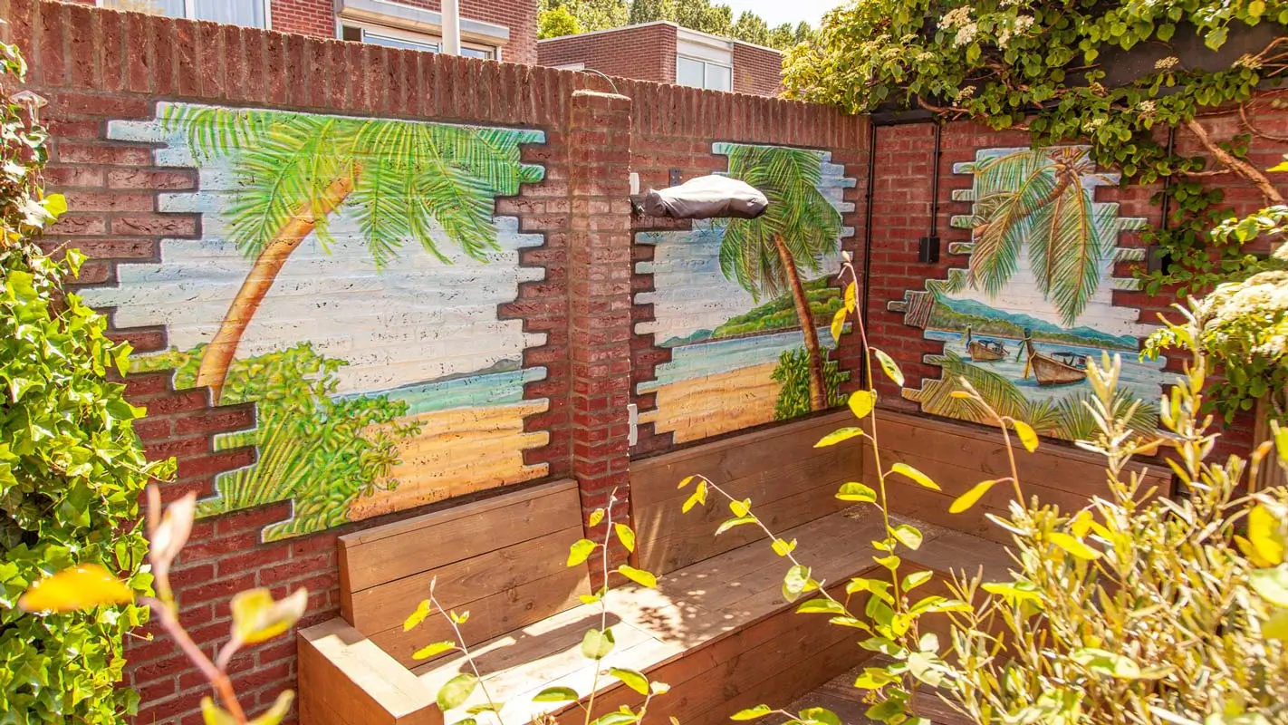 Vakantie in eigen tuin met een tropische muurschildering